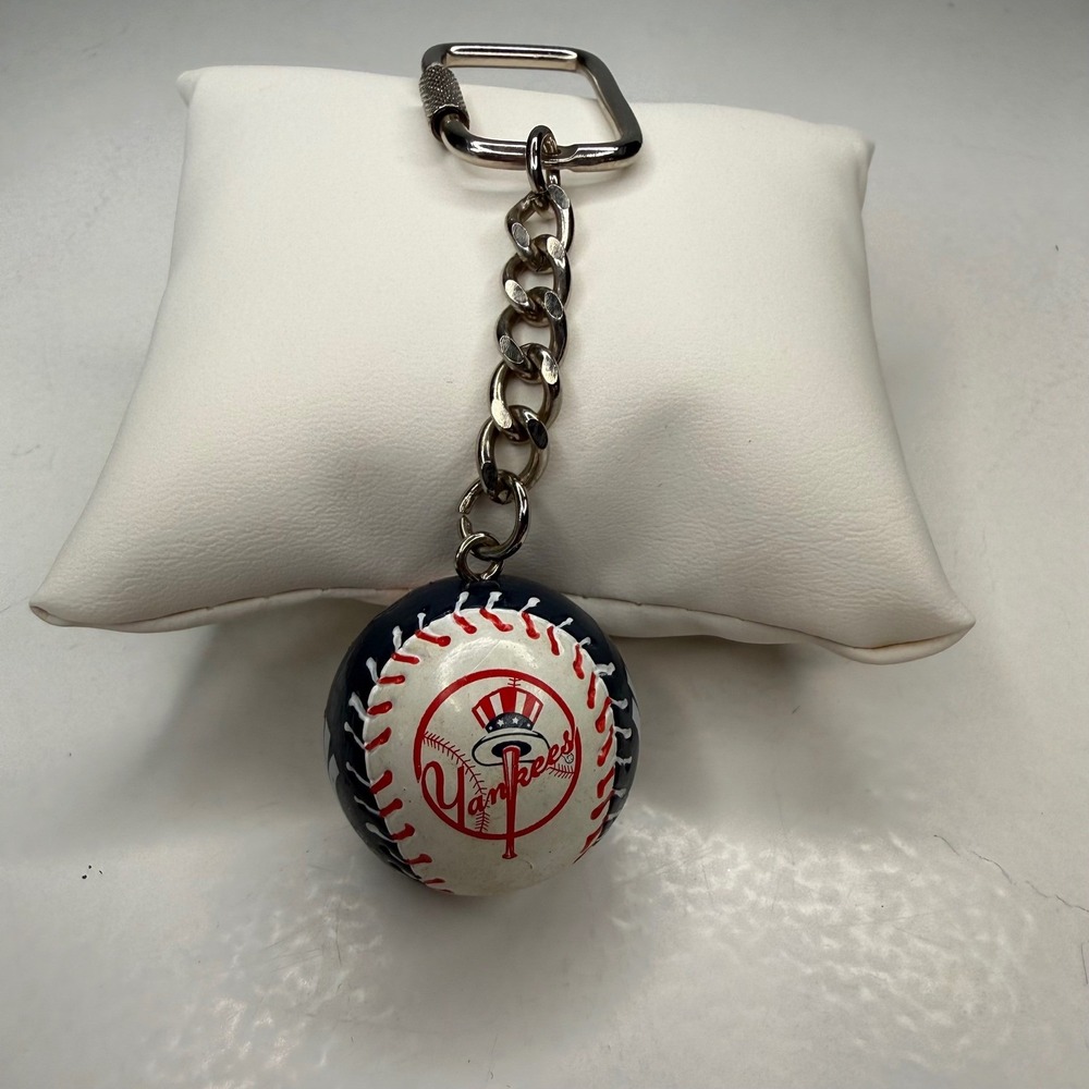 Vintage New York Yankees MLB Baseball Silver Keychain Key Chain NY Yankees Logo